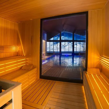 Radisson Blu Hotel, Mount