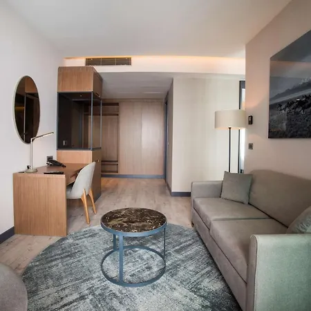 Radisson Blu Hotel, Mount Hotel 4*