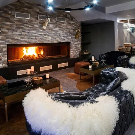 Radisson Blu Hotel, Mount