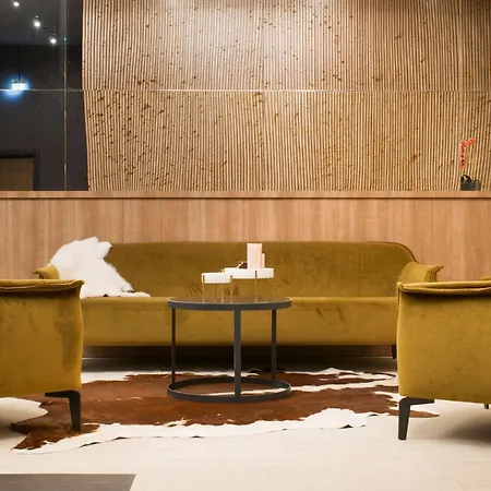 מלון Radisson Blu Hotel, Mount 4*