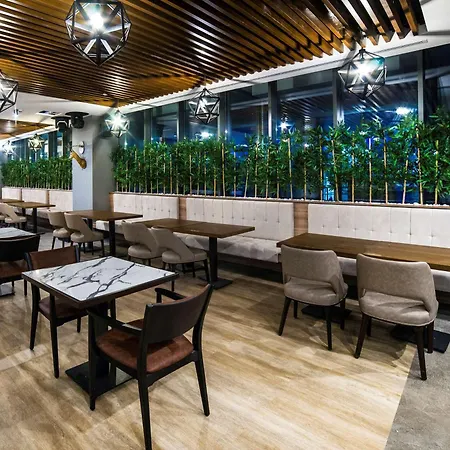 Hotel Radisson Blu Hotel, Mount 4*