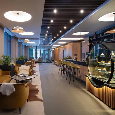 Radisson Blu Hotel, Mount