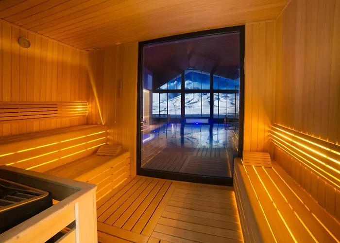 Radisson Blu Hotel, Mount