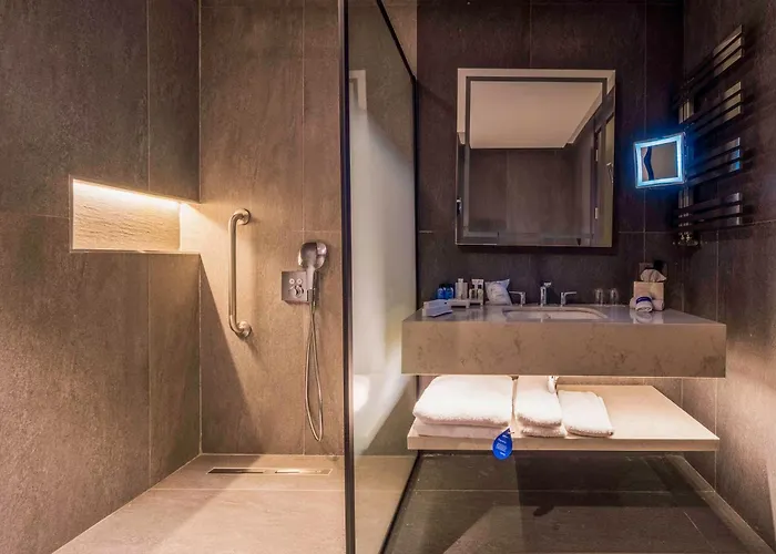 Radisson Blu Hotel, Mount Hotel